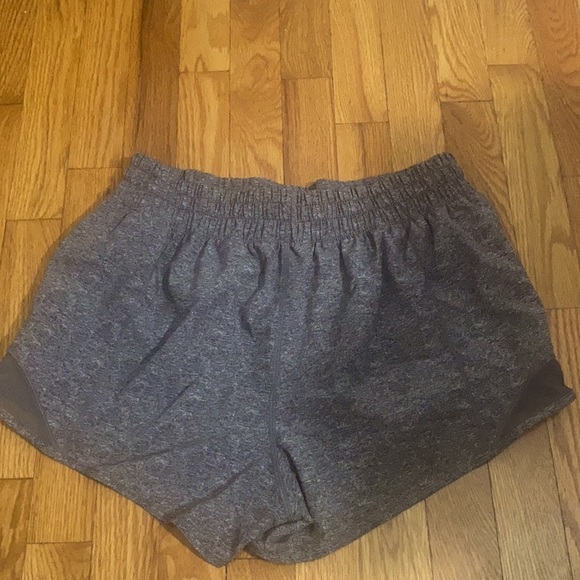Gray athletic shorts with mesh detailing - Picture 2 of 3